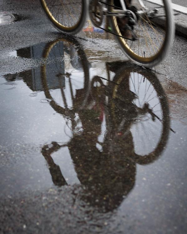 Wet bicycle tire