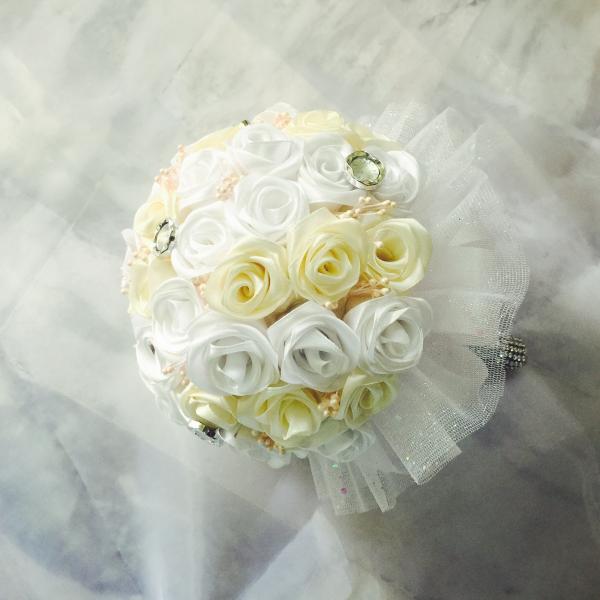 White and Yellow Flowers Table Decor