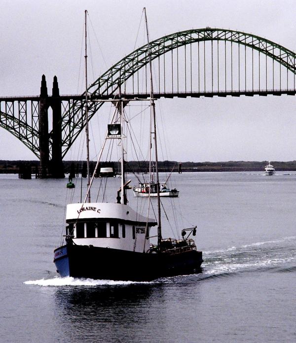 yaquina bay boats