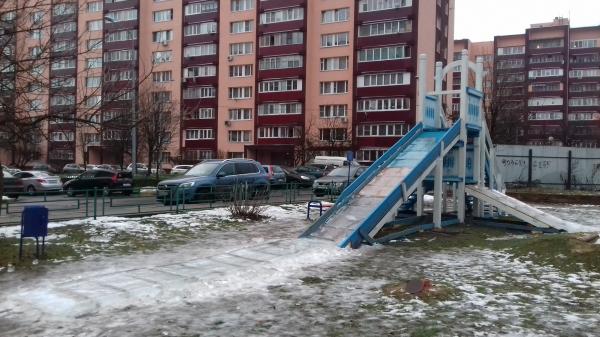 Детская горка в посёлке Газопровод